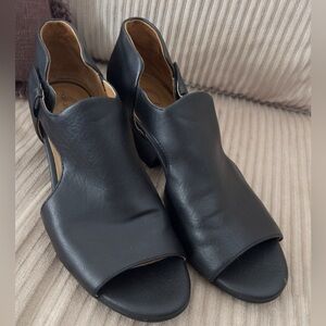 Natural Soul Daya Black Peep Toe Block Heel Sandals Size 9.5 NICE